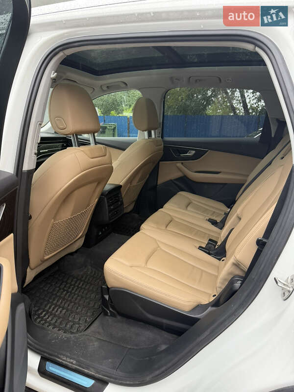 Позашляховик / Кросовер Audi Q7 2021 в Чернівцях