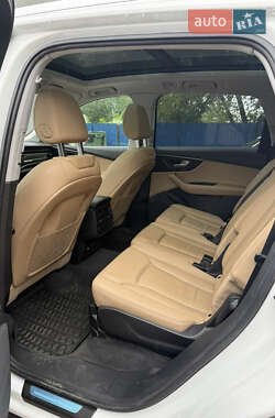 Внедорожник / Кроссовер Audi Q7 2021 в 