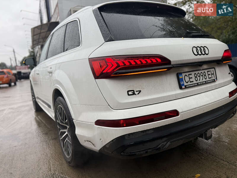 Позашляховик / Кросовер Audi Q7 2021 в Чернівцях