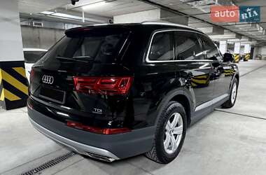Позашляховик / Кросовер Audi Q7 2016 в 
