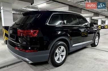 Позашляховик / Кросовер Audi Q7 2016 в 
