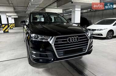 Позашляховик / Кросовер Audi Q7 2016 в 
