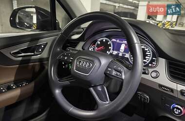 Позашляховик / Кросовер Audi Q7 2016 в 