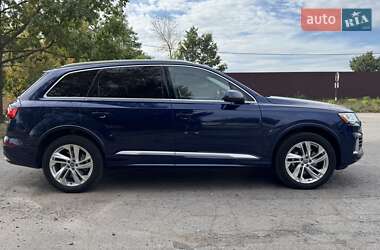 Позашляховик / Кросовер Audi Q7 2020 в 