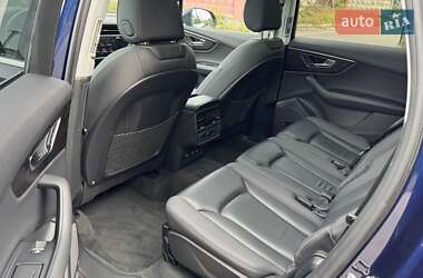 Позашляховик / Кросовер Audi Q7 2020 в 