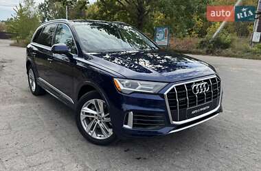 Позашляховик / Кросовер Audi Q7 2020 в 
