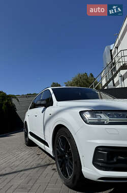 Позашляховик / Кросовер Audi Q7 2017 в 