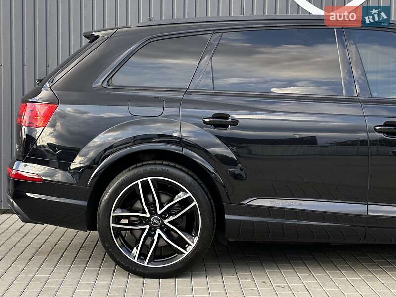 Позашляховик / Кросовер Audi Q7 2017 в Мукачевому