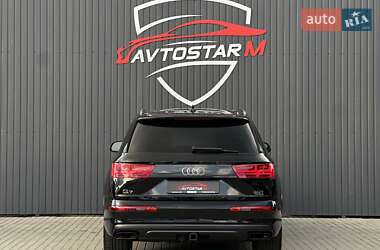 Позашляховик / Кросовер Audi Q7 2017 в 