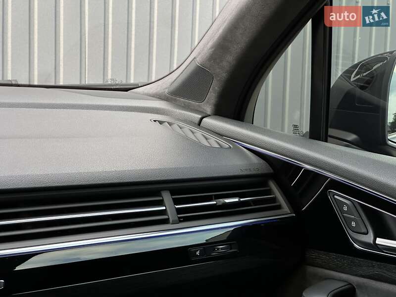 Позашляховик / Кросовер Audi Q7 2017 в Мукачевому