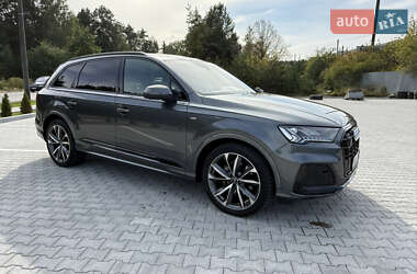Позашляховик / Кросовер Audi Q7 2021 в 