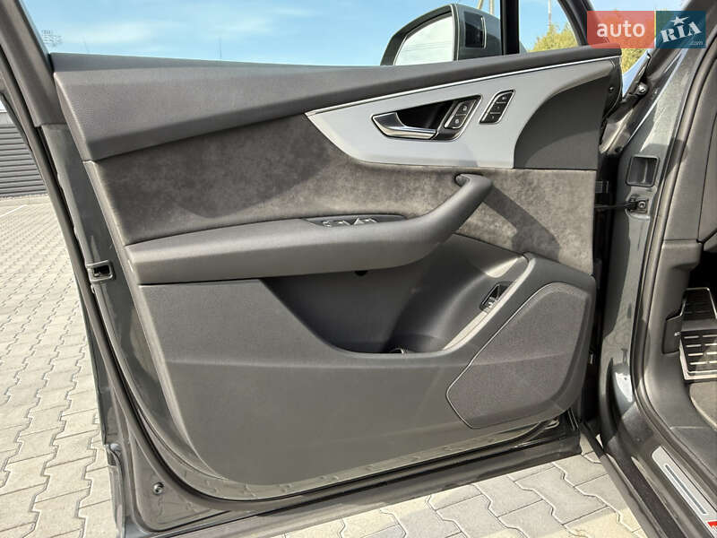 Позашляховик / Кросовер Audi Q7 2021 в Ковелі