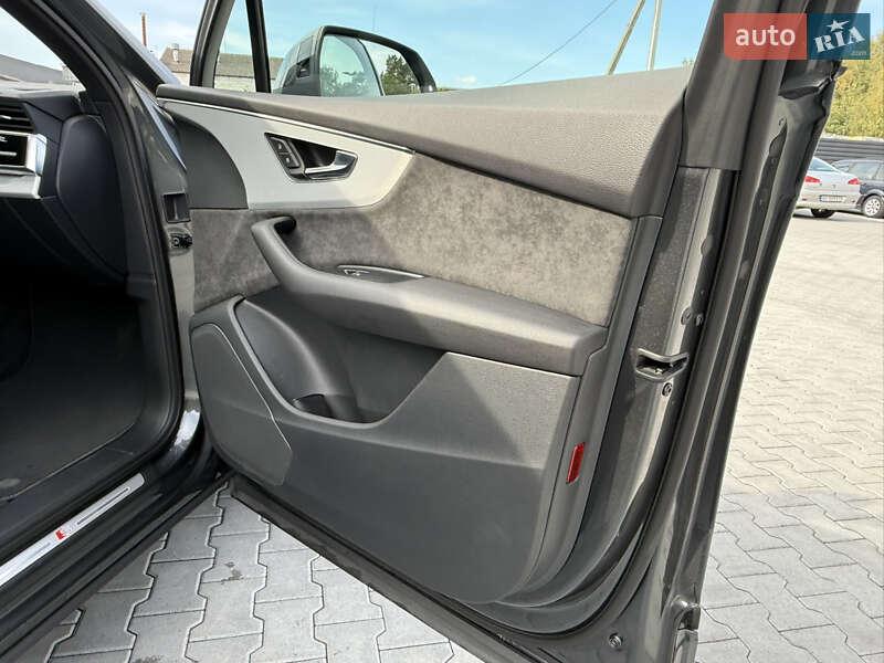 Позашляховик / Кросовер Audi Q7 2021 в Ковелі