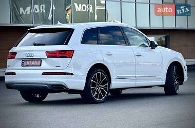 Внедорожник / Кроссовер Audi Q7 2017 в 