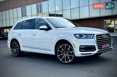 Внедорожник / Кроссовер Audi Q7 2017 в 