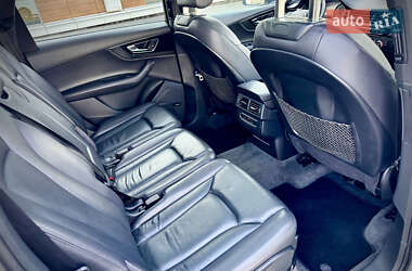 Внедорожник / Кроссовер Audi Q7 2017 в 
