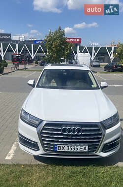 Позашляховик / Кросовер Audi Q7 2017 в 