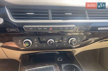 Позашляховик / Кросовер Audi Q7 2017 в 