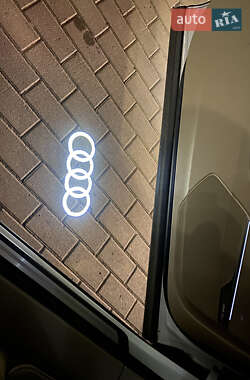 Позашляховик / Кросовер Audi Q7 2017 в 
