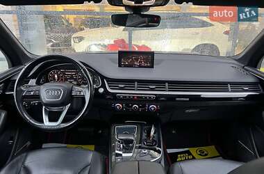 Внедорожник / Кроссовер Audi Q7 2016 в 