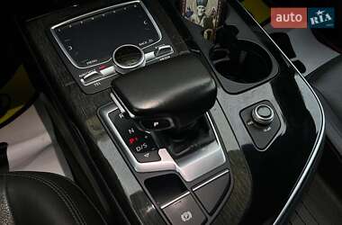 Внедорожник / Кроссовер Audi Q7 2016 в 