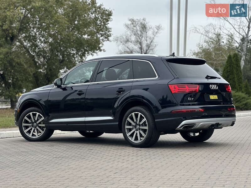 Позашляховик / Кросовер Audi Q7 2016 в Києві
