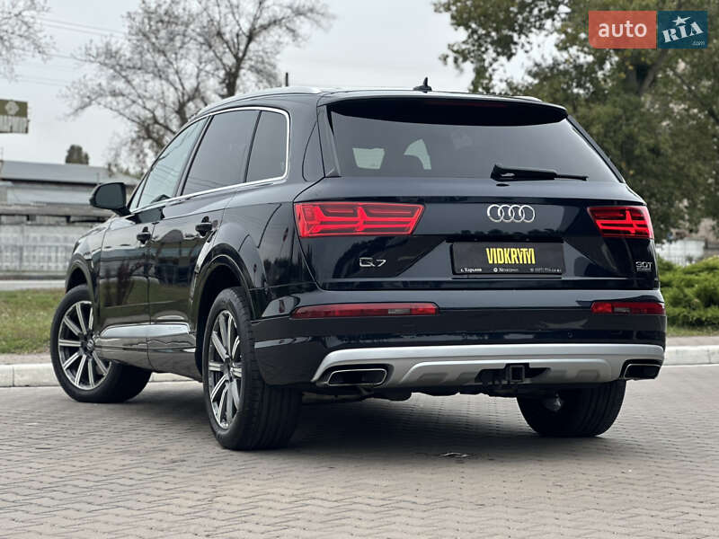 Позашляховик / Кросовер Audi Q7 2016 в Києві