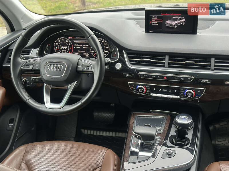 Позашляховик / Кросовер Audi Q7 2016 в Києві