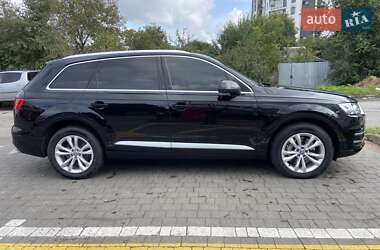 Позашляховик / Кросовер Audi Q7 2019 в 