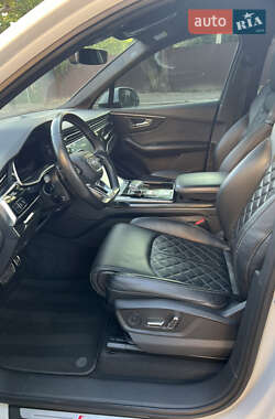 Позашляховик / Кросовер Audi Q7 2020 в 