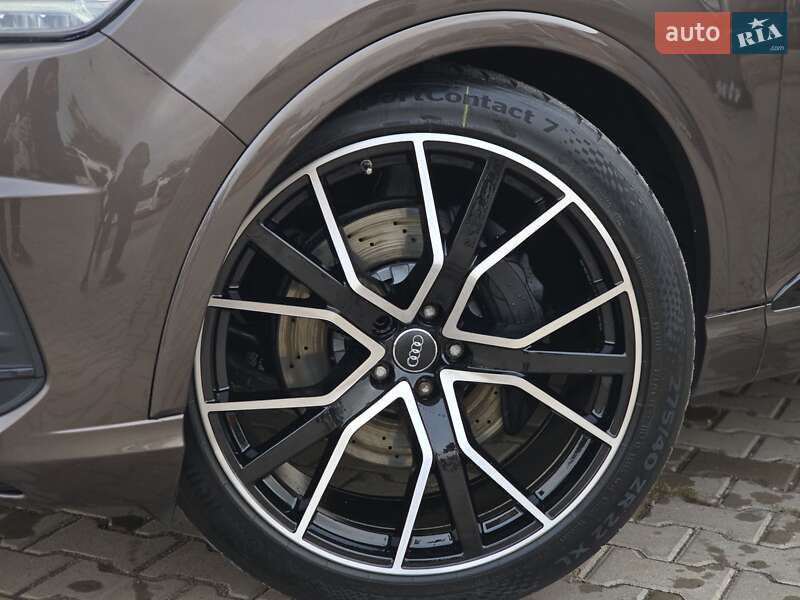Позашляховик / Кросовер Audi Q7 2016 в Рівному