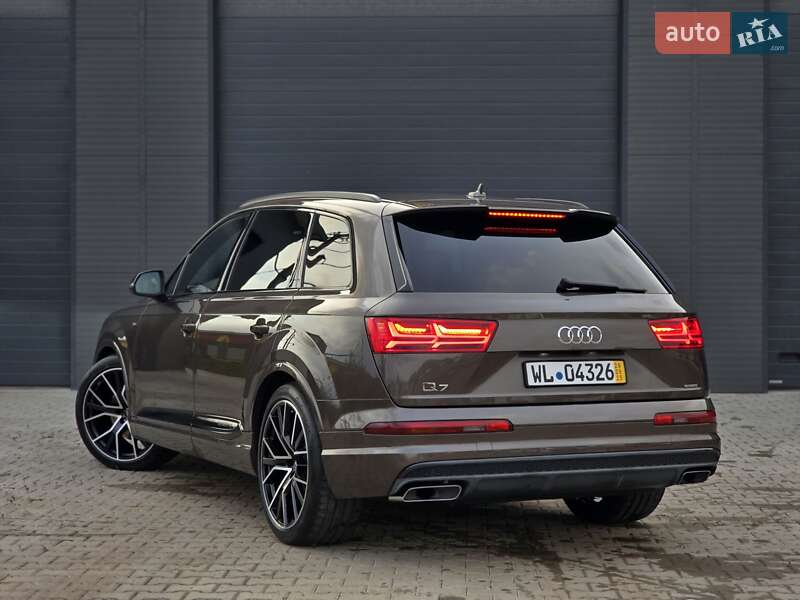 Позашляховик / Кросовер Audi Q7 2016 в Рівному