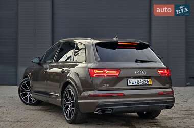 Внедорожник / Кроссовер Audi Q7 2016 в 