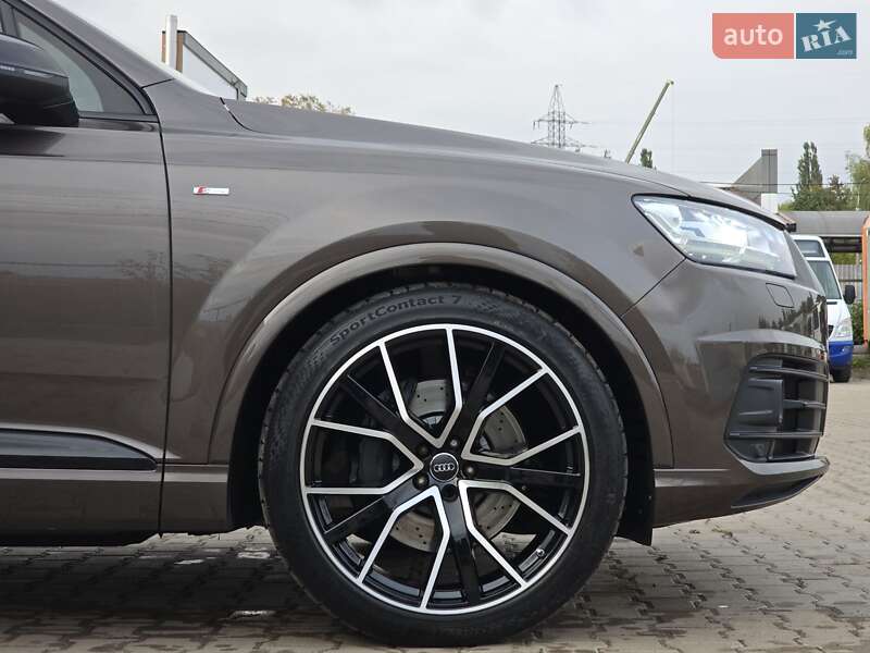 Позашляховик / Кросовер Audi Q7 2016 в Рівному
