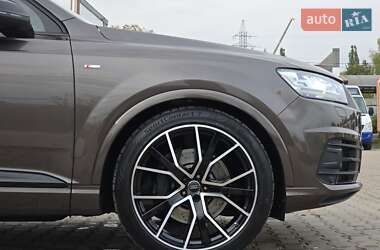 Внедорожник / Кроссовер Audi Q7 2016 в 