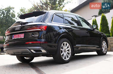 Позашляховик / Кросовер Audi Q7 2022 в 