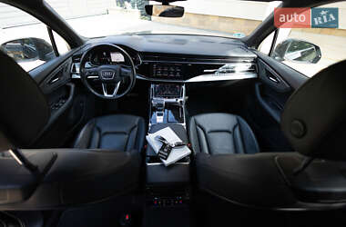 Позашляховик / Кросовер Audi Q7 2022 в 