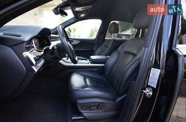 Позашляховик / Кросовер Audi Q7 2022 в 
