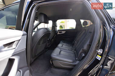 Позашляховик / Кросовер Audi Q7 2022 в 