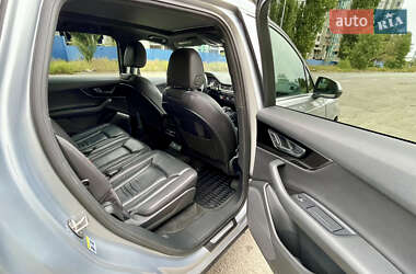 Позашляховик / Кросовер Audi Q7 2016 в 