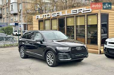 Позашляховик / Кросовер Audi Q7 2018 в 