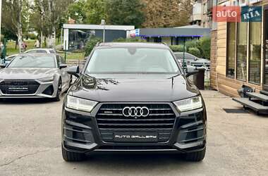 Позашляховик / Кросовер Audi Q7 2018 в 