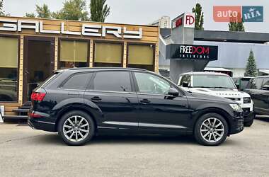 Позашляховик / Кросовер Audi Q7 2018 в 