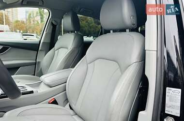 Позашляховик / Кросовер Audi Q7 2018 в 