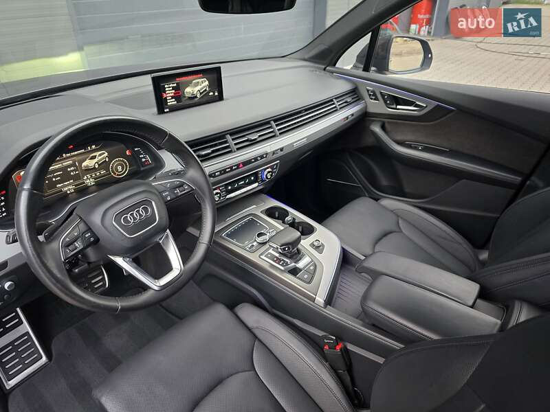Позашляховик / Кросовер Audi Q7 2016 в Рівному