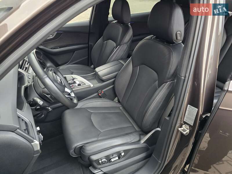 Позашляховик / Кросовер Audi Q7 2016 в Рівному