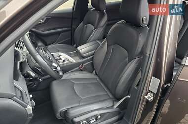 Внедорожник / Кроссовер Audi Q7 2016 в 