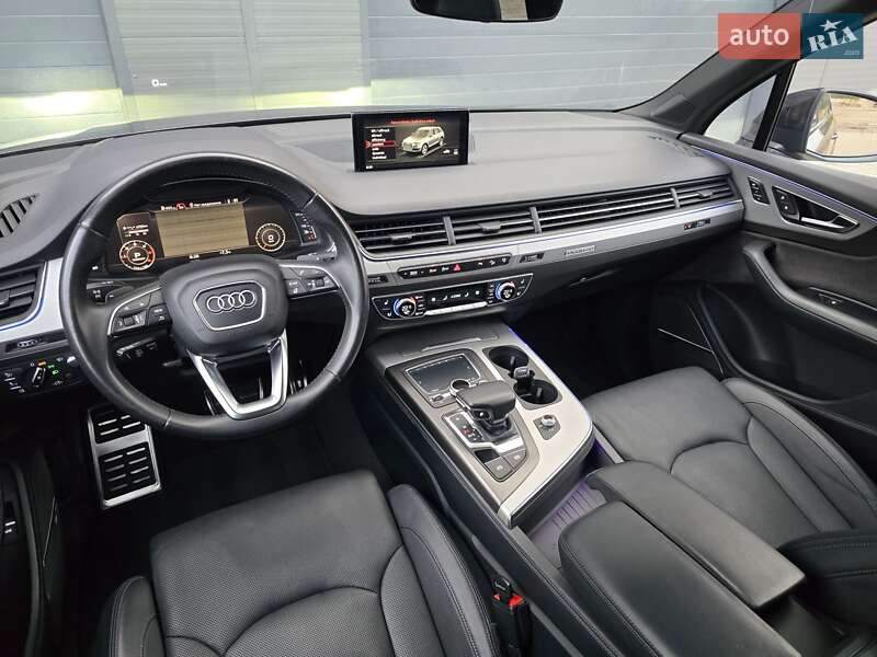 Позашляховик / Кросовер Audi Q7 2016 в Рівному