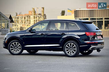 Внедорожник / Кроссовер Audi Q7 2018 в 