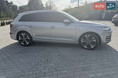 Внедорожник / Кроссовер Audi Q7 2018 в 